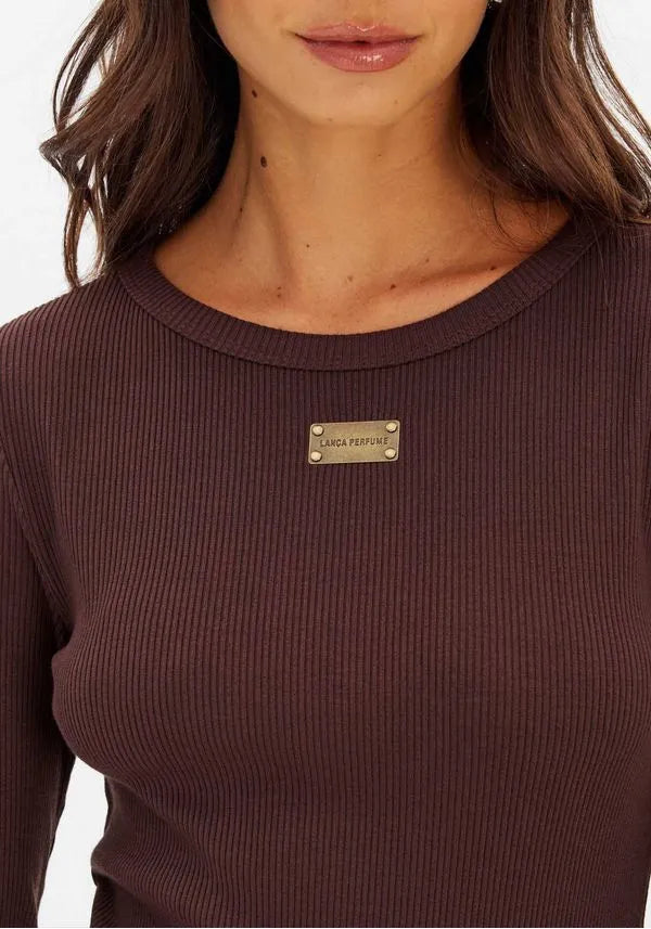 CAMISOLA CASTANHA CANELADA JUSTA COM DETALHE DOURADO LANÇA PERFUME