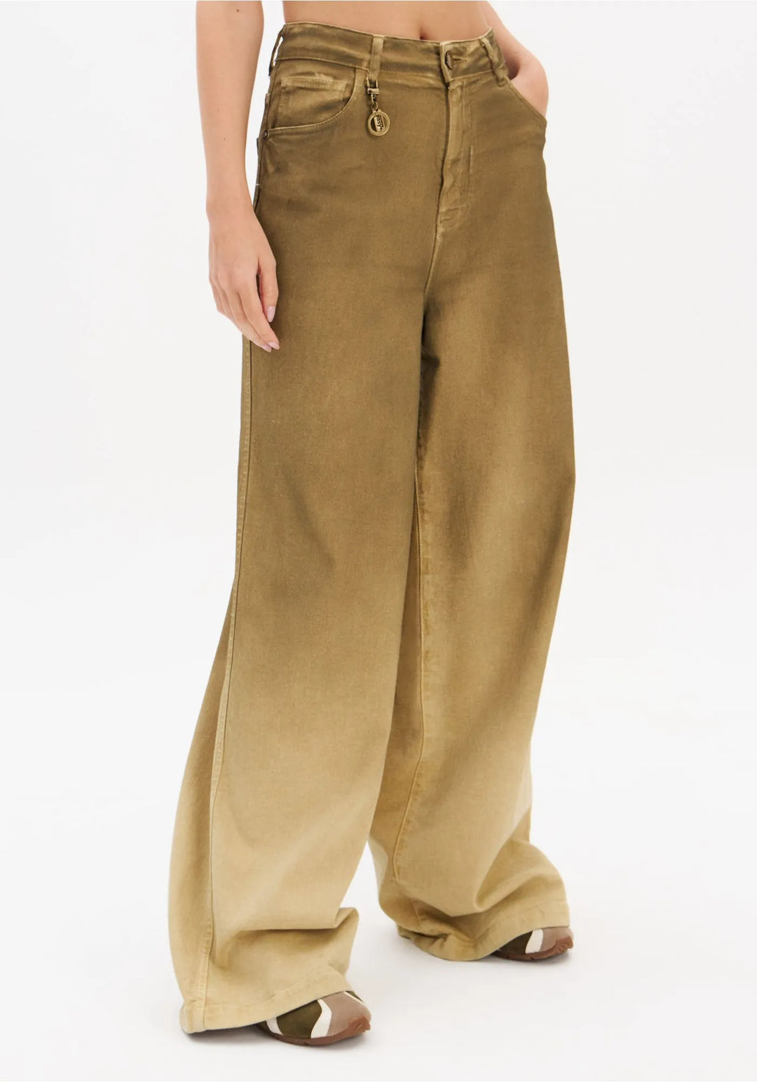 CALÇA DE GANGA VERDE OLIVA BEGE COM LAVAGEM WIDE LEG LANÇA PERFUME