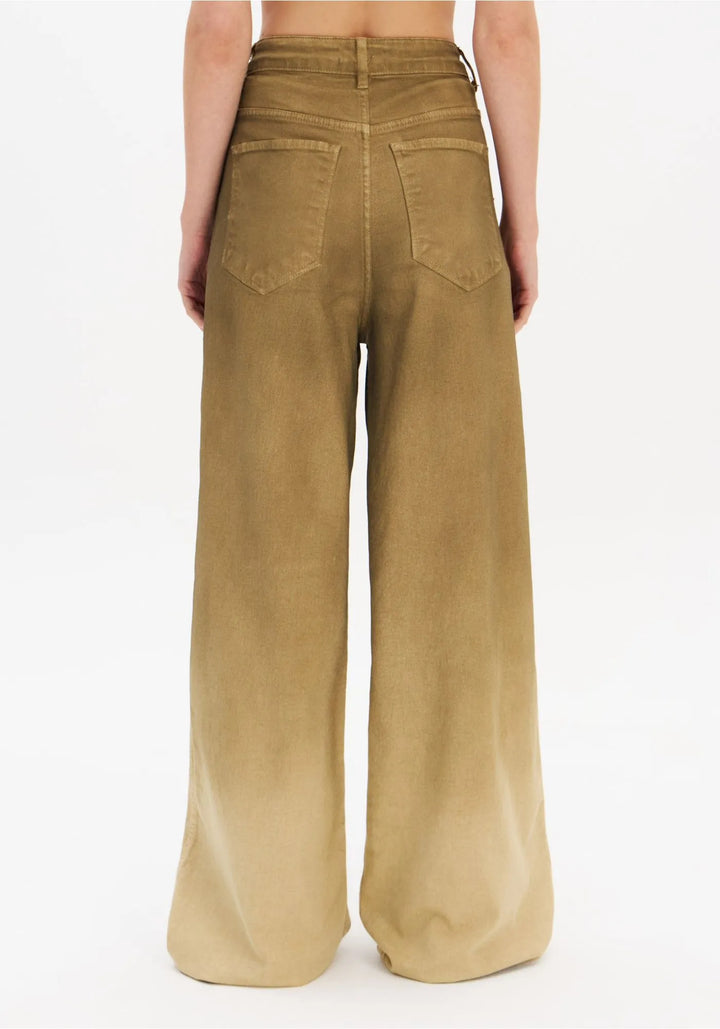 CALÇA DE GANGA VERDE OLIVA BEGE COM LAVAGEM WIDE LEG LANÇA PERFUME