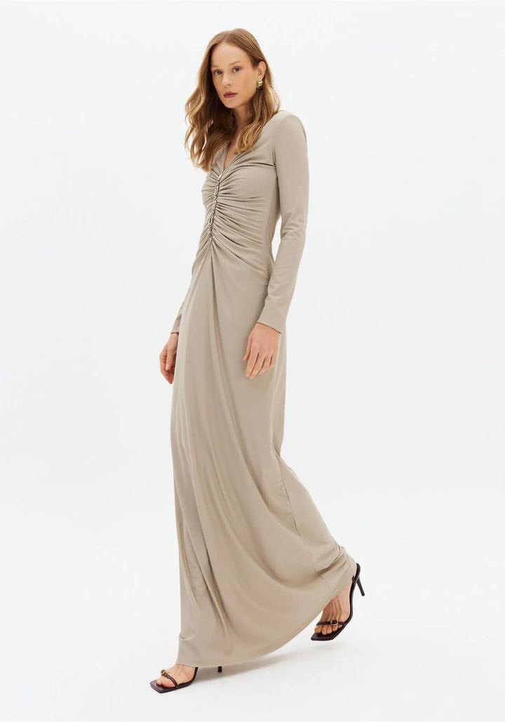 VESTIDO COMPRIDO BEGE COM CORRENTE LANÇA PERFUME