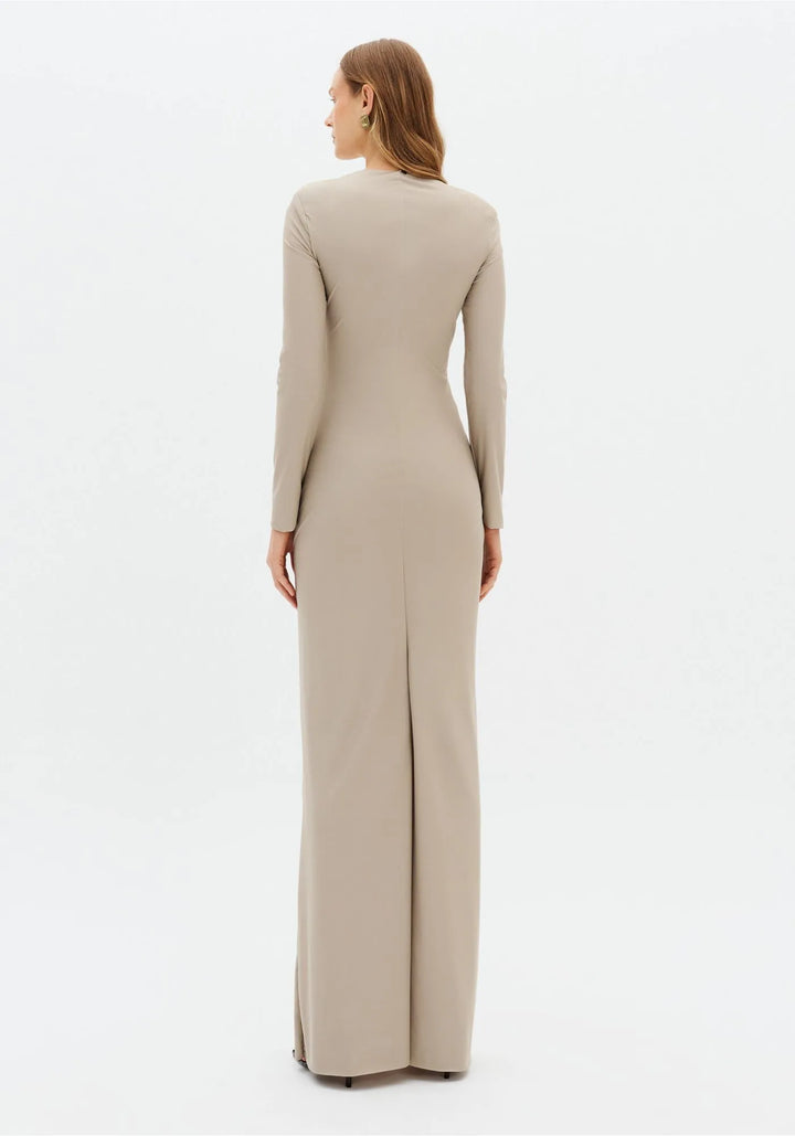 VESTIDO COMPRIDO BEGE COM CORRENTE LANÇA PERFUME