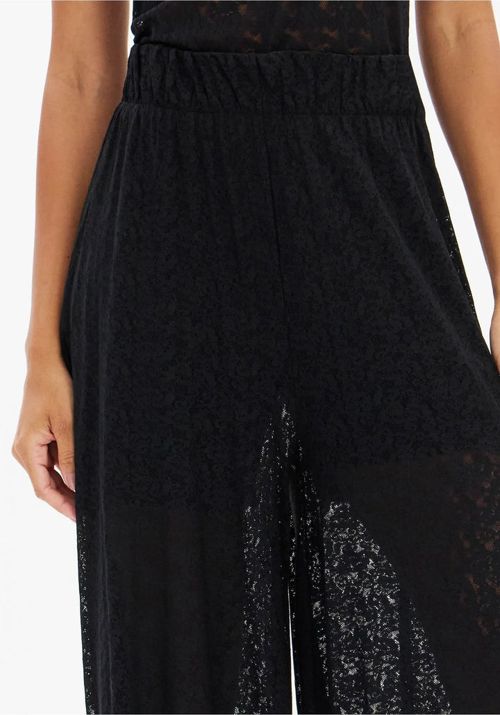 CALÇA PRETA ALADINO EM RENDA LANÇA PERFUME