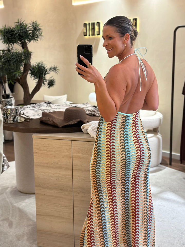 VESTIDO COMPRIDO TECIDO TRABALHADO COM FIVELA PONTO CHIC