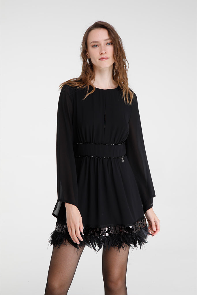 VESTIDO PRETO CURTO COM BRILHO E PEDRARIA GOA GOA
