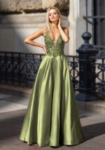 VESTIDO LONGO VERDE ACETINADO COM BORDADO PONTO CHIC