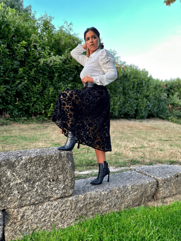 SAIA MIDI PRETA RENDADA SILVINA CAMPOS