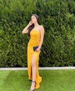 VESTIDO COMPRIDO AMARELO COM DRAPEADO LATERAL E ALÇA FINA PONTO CHIC - Image 2