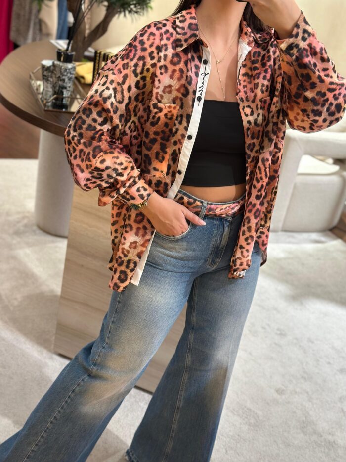 CALÇA DE GANGA COM CINTO ANIMAL PRINT GAELLE PARIS - Image 4
