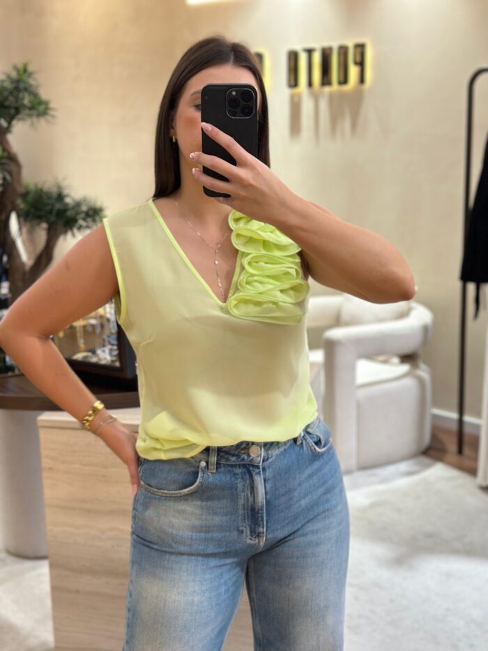 BLUSA VERDE LIMA COM FLOR RINASCIMENTO - Image 2
