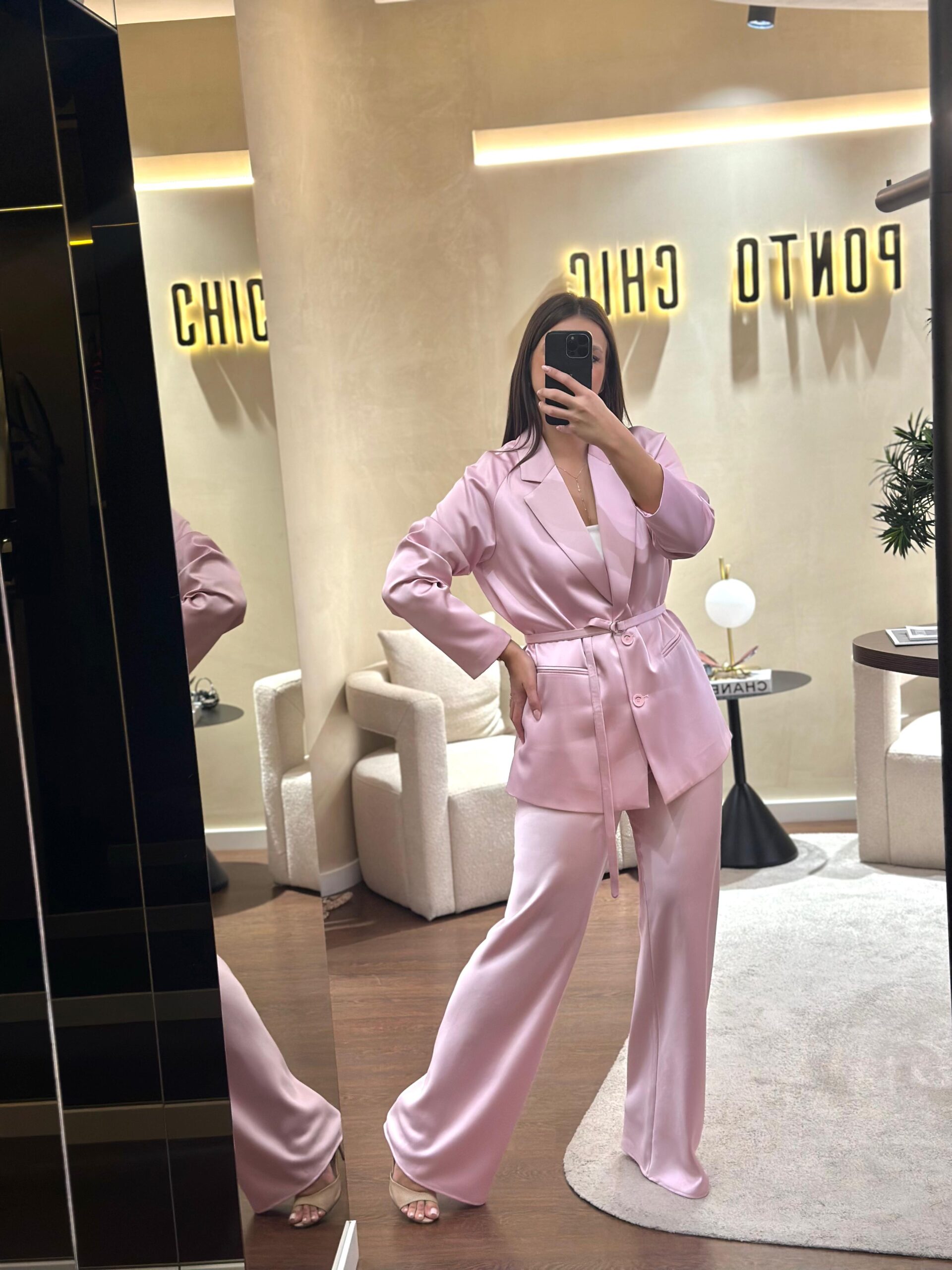 WhatsApp Image 2025-09-19 at 12.58.32 CALÇA TECIDO ACETINADO IMPERIAL - Image 1