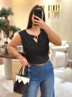 TOP PRETO COM FIVELA RINASCIMENTO