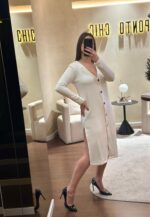 VESTIDO CARDIGAN EM MALHA OFF-WHITE COM BOTÕES MISS YOU - Image 2