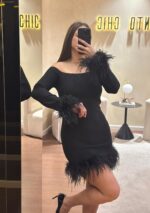 VESTIDO PRETO CURTO COM PENAS ELEH