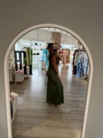VESTIDO KAKI CETIM COM RENDA NO SECRETS - Image 2