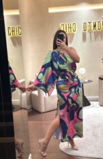 VESTIDO ESTAMPADO MANGA UNILATERAL PONTO CHIC