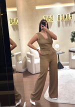 MACACÃO CAMEL COM BOLSOS FRONTAIS RINASCIMENTO