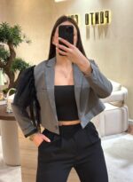 BLAZER CINZA CURTO COM APLICAÇÃO DE TULE RINASCIMENTO - Image 3