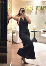 VESTIDO PRETO HALTER COM DETALHE DOURADO PONTO CHIC - Image 2