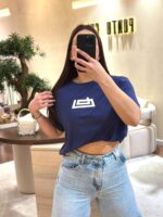 T-SHIRT AZUL COM LOGÓTIPO JIJIL