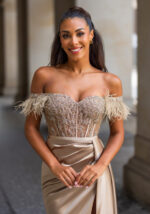 VESTIDO DOURADO EM CETIM COSTAS EM RENDA PONTO CHIC