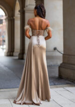 VESTIDO DOURADO EM CETIM COSTAS EM RENDA PONTO CHIC - Image 2
