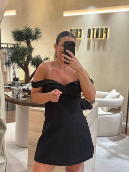 VESTID PRETO ABA NO DECOTE PONTO CHIC