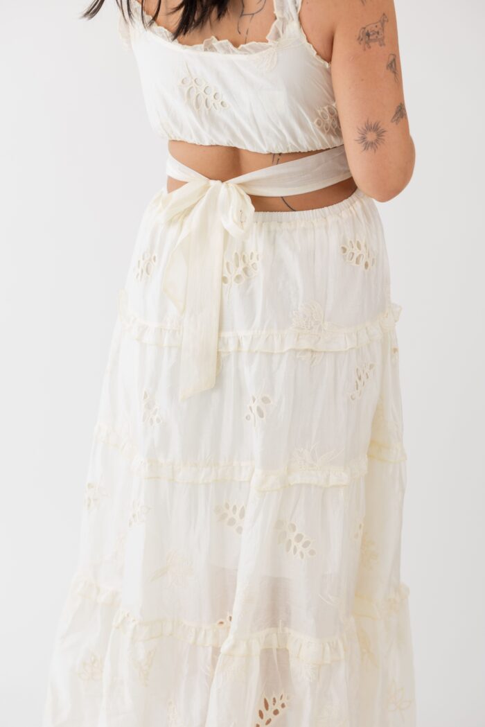 VESTIDO CREME COM BORDADOS PONTO CHIC - Image 8