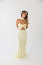 VESTIDO COMPRIDO AMARELO COM FLOR PONTO CHIC - Imagen 3