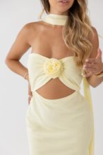 VESTIDO COMPRIDO AMARELO COM FLOR PONTO CHIC - Imagen 4