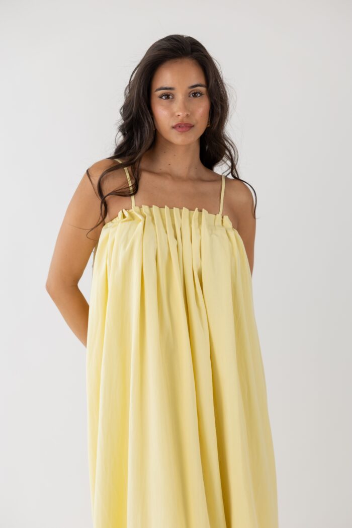 VESTIDO AMARELO COM PREGAS NO DECOTE PONTO CHIC - Imagen 3