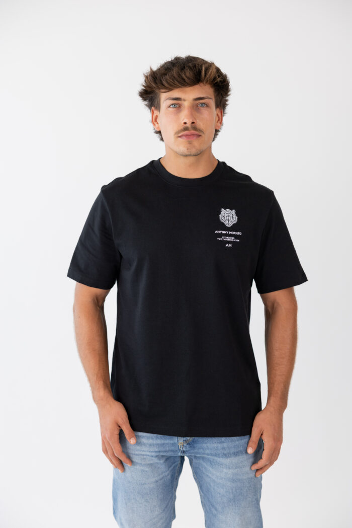 T-SHIRT PRETA  ESTAMPADO TIGRE NA COSTA ANTONY MORATO - Image 1