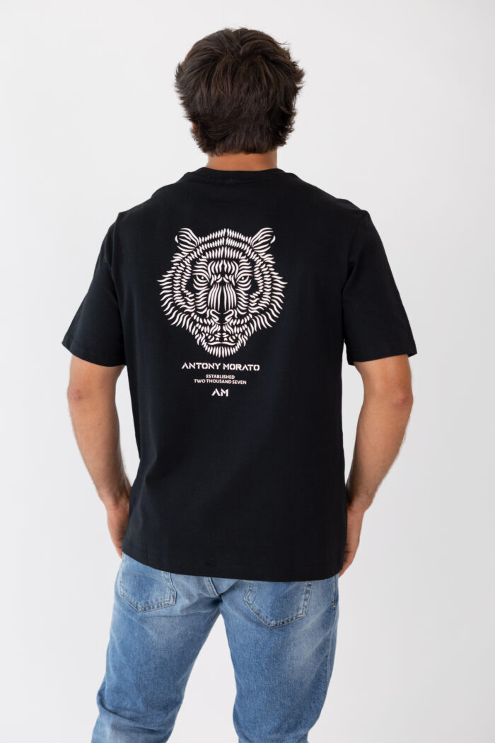 T-SHIRT PRETA  ESTAMPADO TIGRE NA COSTA ANTONY MORATO - Image 4