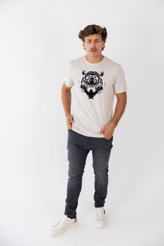 T-SHIRT BEGE ESTAMPADO LEÃO ANTONY MORATO - Imagen 2