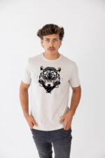 T-SHIRT BEGE ESTAMPADO LEÃO ANTONY MORATO