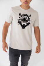 T-SHIRT BEGE ESTAMPADO LEÃO ANTONY MORATO - Imagen 3