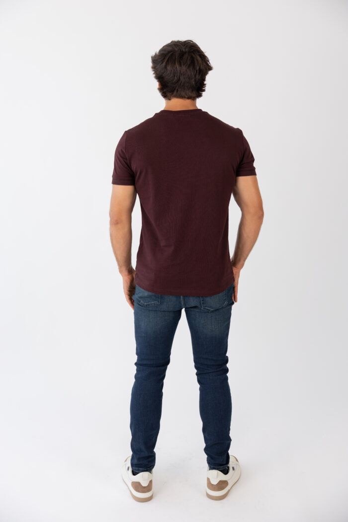 T-SHIRT BORDO COM ESTAMPADO LEÃO ANTONY MORATO - Image 3