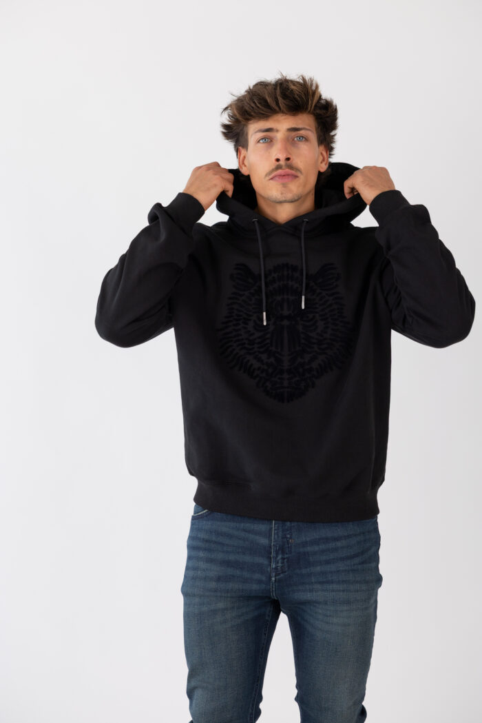 SWEATSHIRT PRETA COM ESTAMPADO LEÃO ANTONY MORATO - Image 1