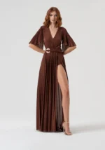 VESTIDO COMPRIDO CASTANHO PLISSADO FRACOMINA