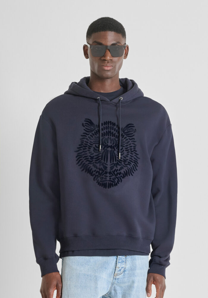 SWEATSHIRT PRETA COM ESTAMPADO LEÃO ANTONY MORATO - Image 1