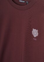 T-SHIRT BORDO COM ESTAMPADO LEÃO ANTONY MORATO