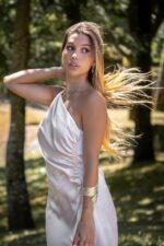 VESTIDO BEGE SÓ DE UM OMBRO PONTO CHIC - Image 3
