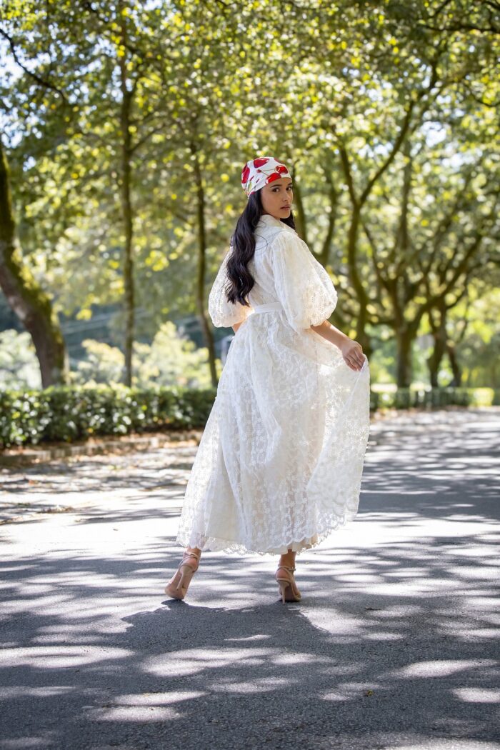 VESTIDO CAMSIEIRO BEGE EM TULE PONTO CHIC - Image 3