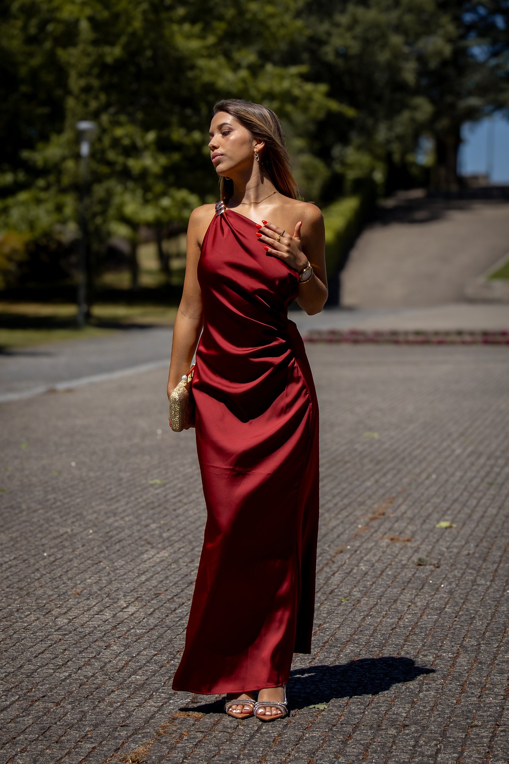 galleries_1145a48b-8f34-462e-b3d2-57d6fe1412a0_4ac1bb53-6391-43e5-8437-08e0d6b6ec94_v2__thumb_m VESTIDO BORDO SÓ DE UM OMBRO PONTO CHIC - Image 1