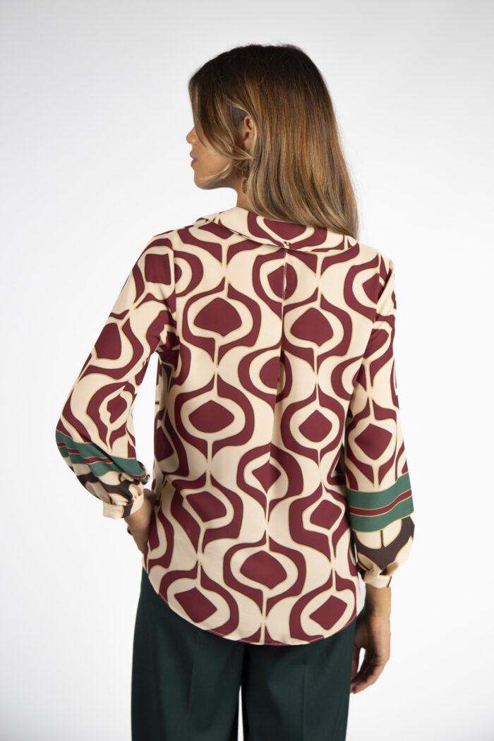 BLUSA ESTAMPADA EM TONS DE BORDO E BEGE SILVINA CAMPOS - Image 8