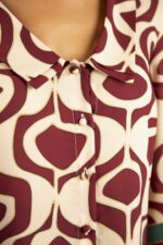BLUSA ESTAMPADA EM TONS DE BORDO E BEGE SILVINA CAMPOS - Imagen 5