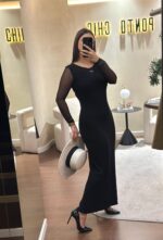 VESTIDO PRETO COM MANGAS EM TULE LANÇA PERFUME