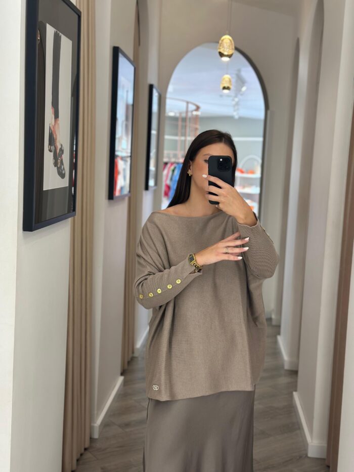 CAMISOLA TAUPE OVERSIZED RUGA - Image 1