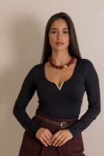 BODY PRETO COM APLICAÇÃO PONTO CHIC