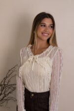 TOP RENDA CREME COM CARDIGAN PONTO CHIC