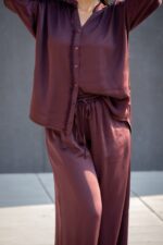 CALÇA BORGONHA COM ELÁSTICO RUGA - Image 2